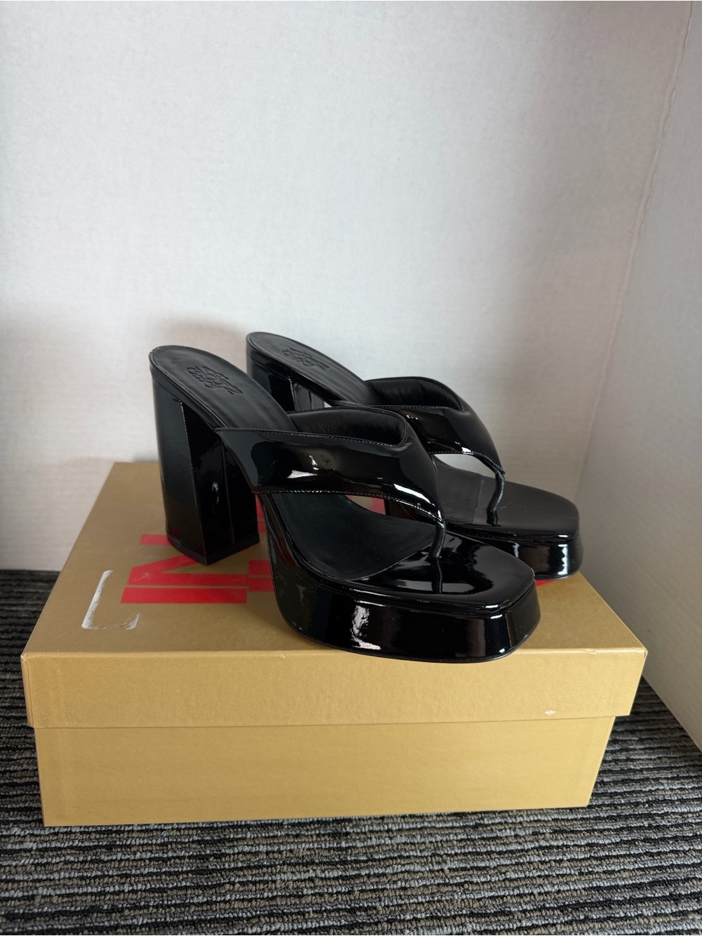 New GIABORGHINI Womens Black Gia 17 Patent Leather Heeled Thong
Sandals 38.5